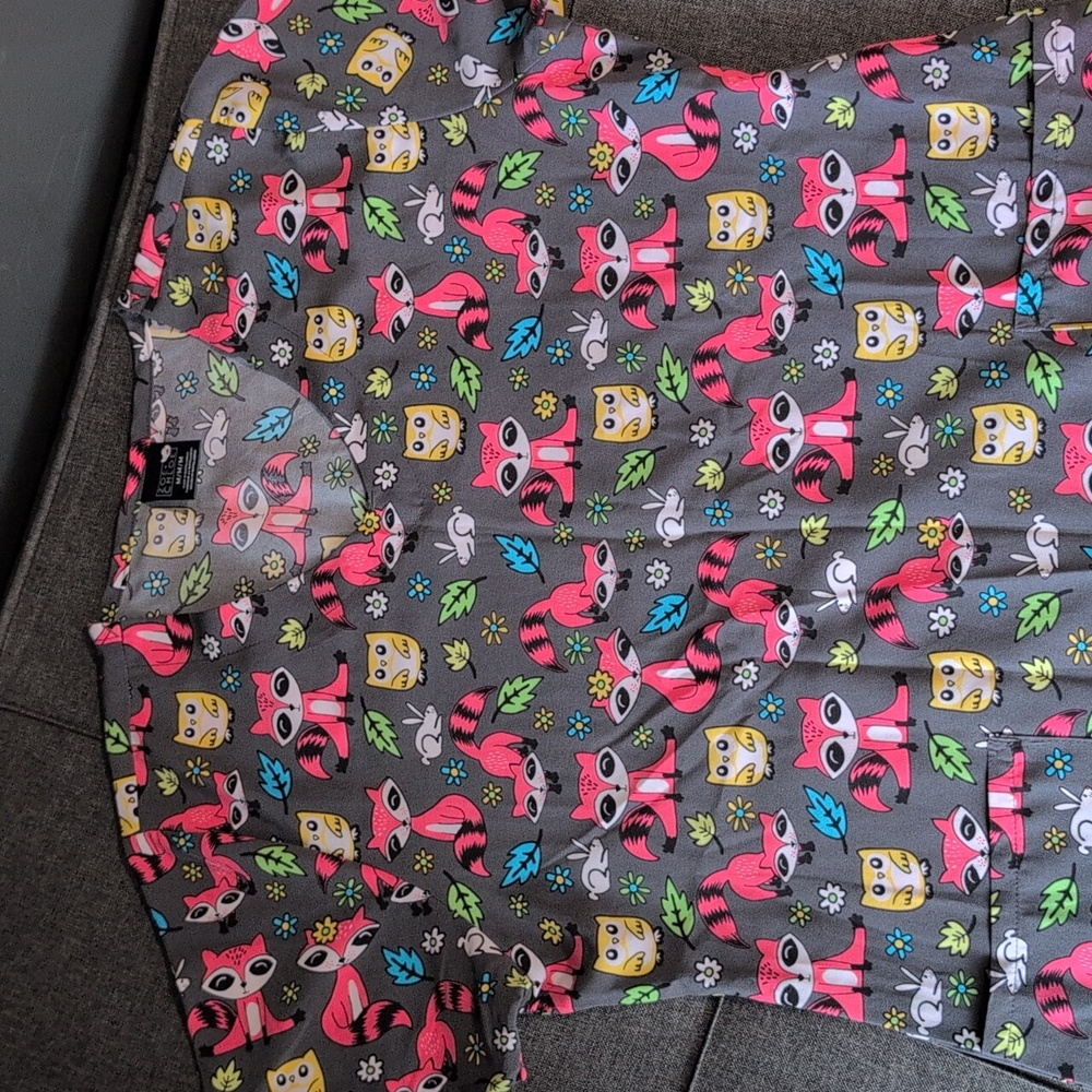 Zoe + Chloe Scrub Top Wildlife Print